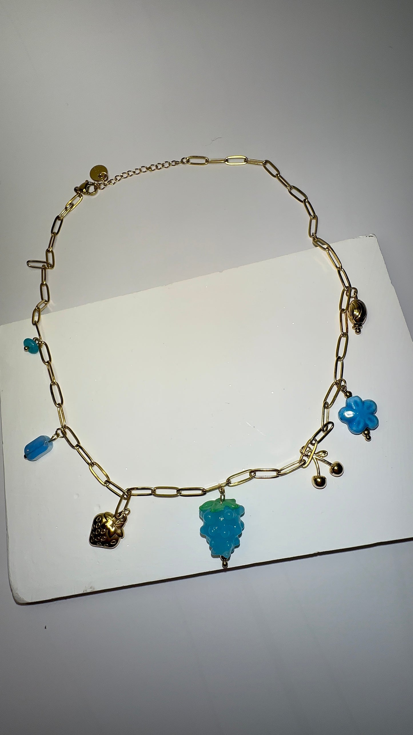 Collier bleu